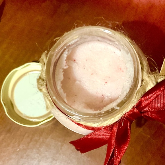 Soy Snowflake Lavender, & Dried Flowers Candle & Lemon/Lavender Body Scrub - Picture 5 of 5